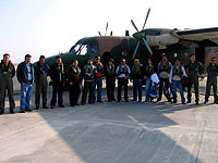 Este avión de la Fuerza Aérea <br>se encarga de trasladar <br>al equipo de profesionales