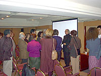 Los asistentes al taller<br>conversan con Francisco Brugnoli