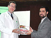 Dr. Rodolfo Huijse recibe<br>el premio del concurso SAVALnet