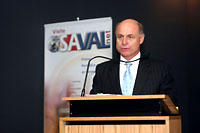 Sr. Enrique Cavallone, Gerente<br>General Laboratorios SAVAL