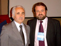 Rafael Díaz entrega el premio al <br>Dr. Roberto Segovia