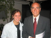 Dr. Hernán Villalobos<br>junto a su nieta