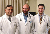 Dr. Guido Osorio, Dr. Juan Luis Castro, <br>pdte. Colegio Médico y Dr. Juan Carlos <br>Palma, becado medicina interna