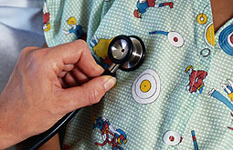 Complicación de la neumonía prolonga la fiebre y la hospitalización