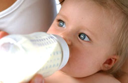 Leche parcialmente hidrolizada disminuye gravedad de la dermatitis atópica