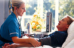 Procedimiento invasivo no es mejor que estrategia más conservadora en el SCA