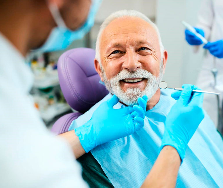 Atención dental especializada para las personas mayores