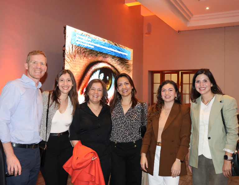 oftalmología, oftafilm, Laboratorios SAVAL, pacientes, comunidad 