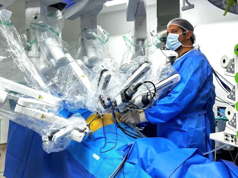 urología, luis ebel, hospital de valdivia, cirugía robótica