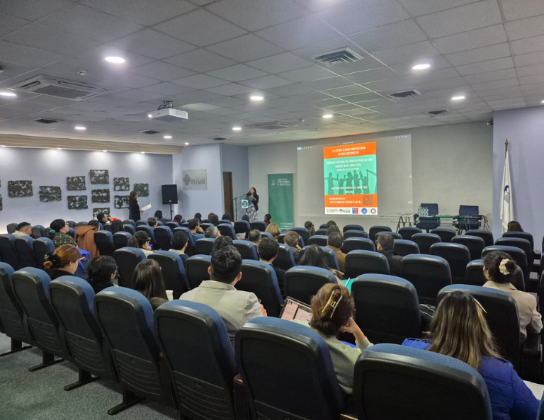 Atención pediátrica integral, pediatría, salud infantil, temporada invernal, enfermedades respiratorias infantiles, virus respiratorio sincicial, VRS, nirsevimab, inmunoprofilaxis pediátrica, salud respiratoria infantil, rinovirus, asma infantil, rinitis, sinusitis, programación inmunológica, vitamina D, probióticos, infecciones respiratorias, actualización médica, educación médica continua, ateneo clínico universitario, LIV Ateneo Clínico Universitario, Hospital Clínico FUSAT, FUSAT, Rancagua, Región de O’Higgins, Hospital Franco Ravera Zunino, Claudia Díaz, Michelle Arroyo, Daniela Figueroa, María José Cautín, María José Cautín pediatra infectóloga, Laboratorios SAVAL, formación continua en salud, medicina basada en evidencia, prevención de enfermedades respiratorias, recién nacidos, salud materno infantil, vacunación contra el VRS, embarazadas, atención pediátrica en invierno
