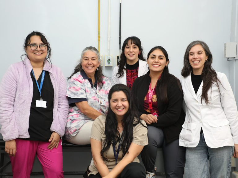 Hospital Carlos Van Buren, Valparaíso, región de Valparaíso, síndrome post UCI, UCI pediátrica, cuidados intensivos pediátricos, policlínico post UCI, secuelas post UCI, rehabilitación pediátrica, atención multidisciplinaria, salud infantil, salud mental infantil, terapia ocupacional, kinesiología pediátrica, fonoaudiología, nutrición pediátrica, pediatría, pediatría intensiva, Claudia Bustos, Valentina Guerrero, pacientes pediátricos, niños y niñas, recuperación funcional, secuelas físicas y psicológicas, sistema de salud público, Hospital Carlos Van Buren de Valparaíso