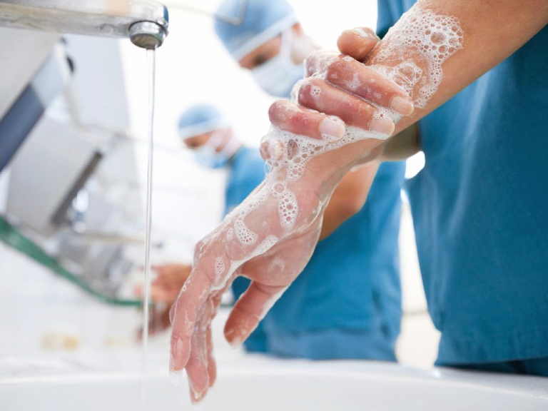 El lavado de las manos en la comunidad: Las manos limpias salvan vidas