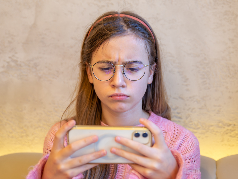 La hiperconexión adolescente 