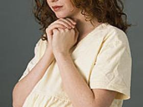 Estrés prenatal afecta capacidad cognitiva y lingüística de los hijos