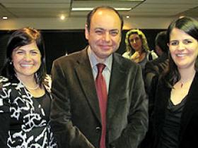 Sra. Elena Rojas, Dr. Carlos Rodriguez y Sra. Claudia Basso