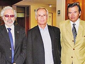 Dres. Raúl Sánchez y Manuel Grez y Sergio Bravo