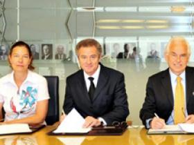 Sra. Cornelia Sonnenberg, Sr. Federico Valdés y Dr. Claus Krebs
