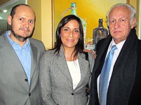 Dr. Marco Torres, Srta. Carolina Pacheco y Dr. Jorge Parra