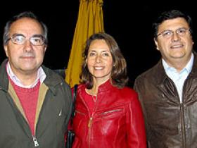Dr. Javier Alburquerque, E.U. Teresita Cuadra y Dr. Luis Becerra