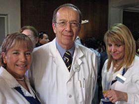 Dr. Antonio Banfi y voluntarias Damas de Blanco