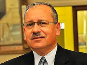 Dr. Claudio Lermanda Soto