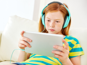 pubertad precoz, pubertad temprana, desarrollo puberal, exposición a pantallas, uso prolongado de pantallas