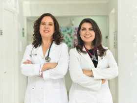 Dras. Nadia Muñoz y Gloria Riveros