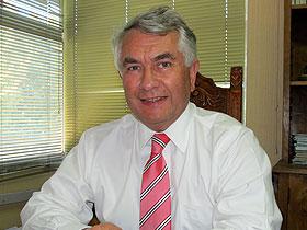 Dr. Enrique Paris Mancilla