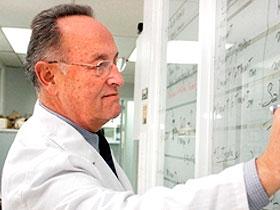 Dr. Guido Mora L.