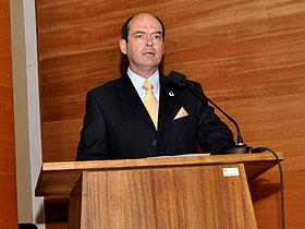 Dr. Carlos Manterola Delgado