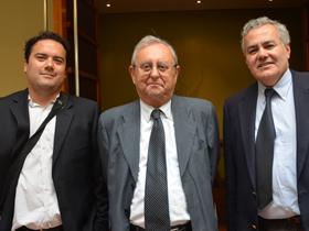 Dres. Gonzalo Barraza, Fernando Vergara y Carlos Navarrete