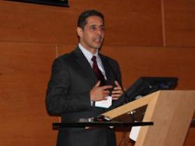 Dr. César Arias
