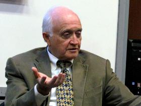 Dr. Ramón Florenzano Urzúa