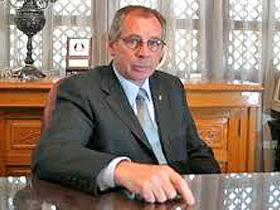 Dr. Gustavo Irico