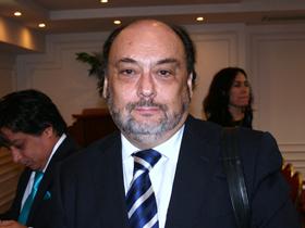 Dr. Raúl Riquelme Véjar