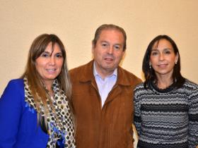 Srta. Gabriela Bravo, Dr. Juan José de la Torre y Sra. Ximena Lyng