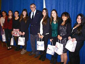 Dr. Gustavo Ríos junto a nuevas becadas