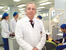 Dr. Álex Bustos Leal