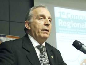 Dr. Álex Bustos Leal