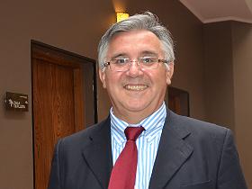 Dr. Carlos Bustos Medina