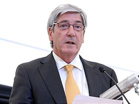 Sr. Arturo Squella Serrano