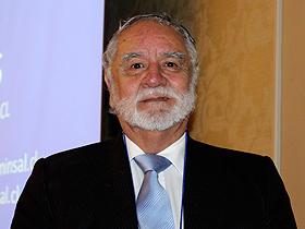 Dr. Eduardo Bastías Guzmán