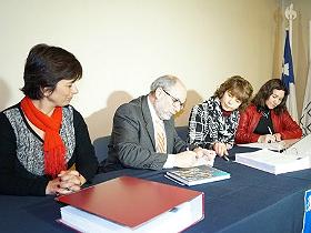 Dr. Juan de Dios Reyes junto a autoridades de la zona