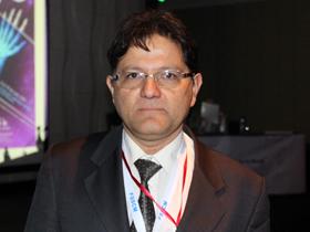 Dr. Jairo González