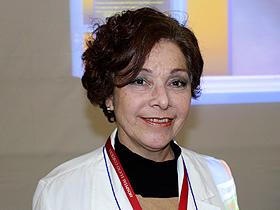 Dra. Laura Bahamondes Moya