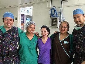 Dr. José Ignacio Bonomo, AQ’s Camila Mejías, Loreto González, María Elena Rojas y Dr. Raúl Tagle