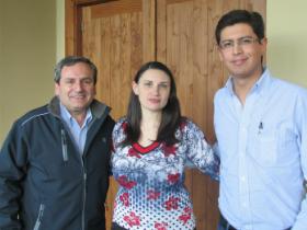 Sr. Rafael Espinoza y Dres. Raquel Lipchak y José Luis Cuevas