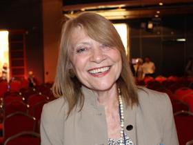 Dra. Gloria López Steward