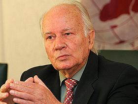 Dr. Alejandro Goic Goic