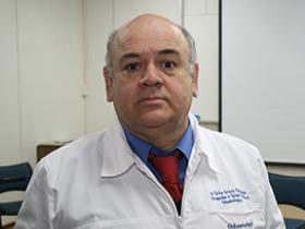 Dr. Carlos Araya Vallespir